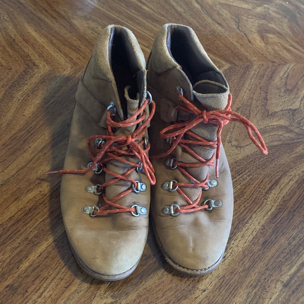TEVA De La Vina hiking boots size 8